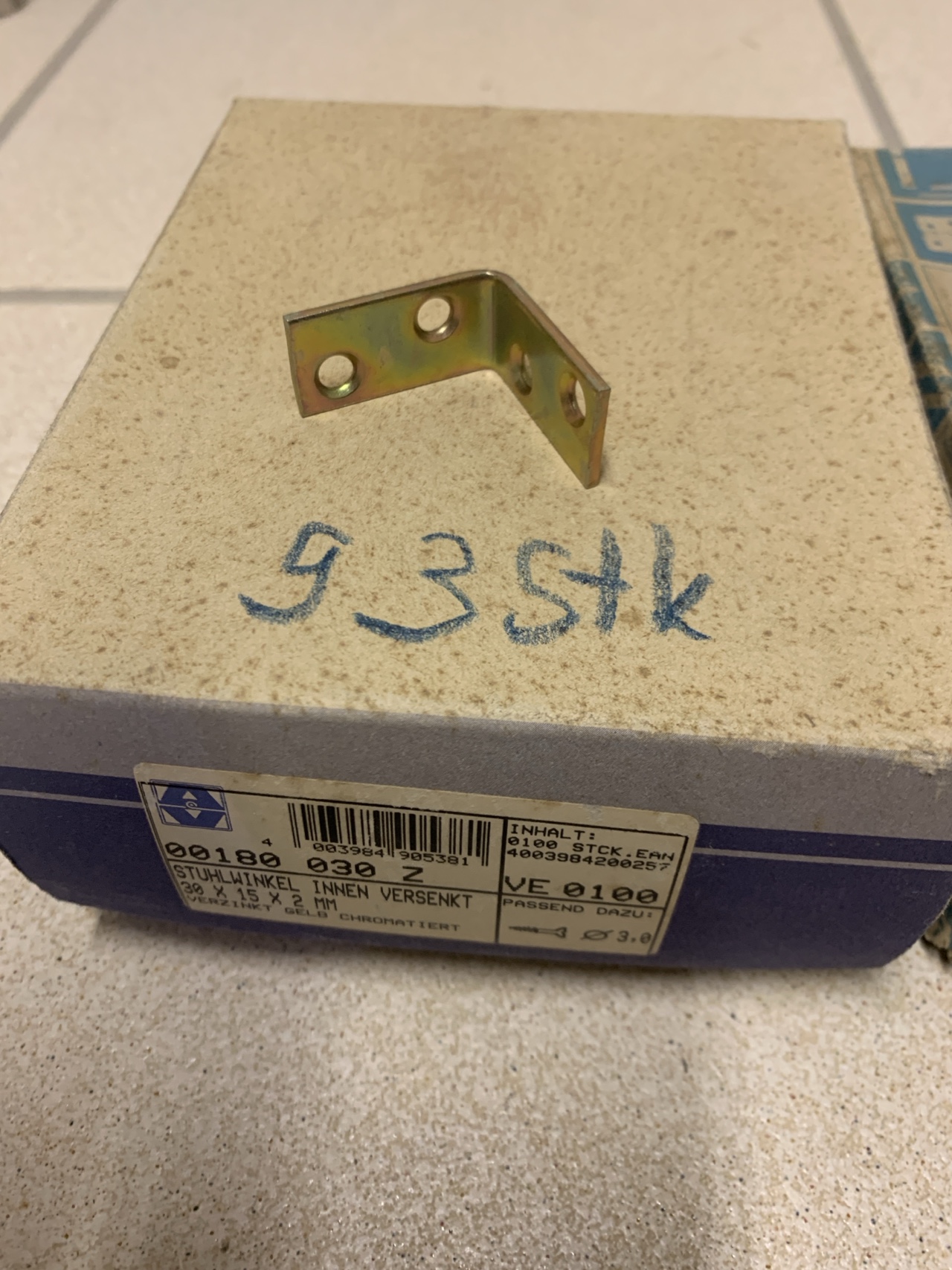 STUHLWINKEL INNEN VERSENKT 30X18X2mm